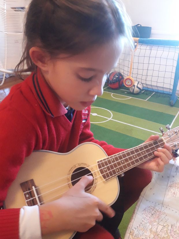 Ukelele en Abre tu Música 2